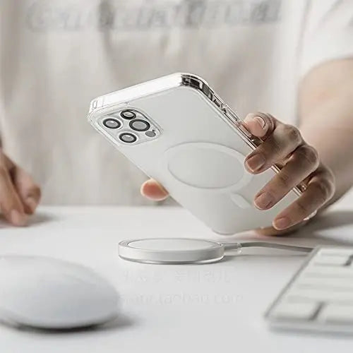 Magnetic Clear MagSafe Case iPhone 15 Pro